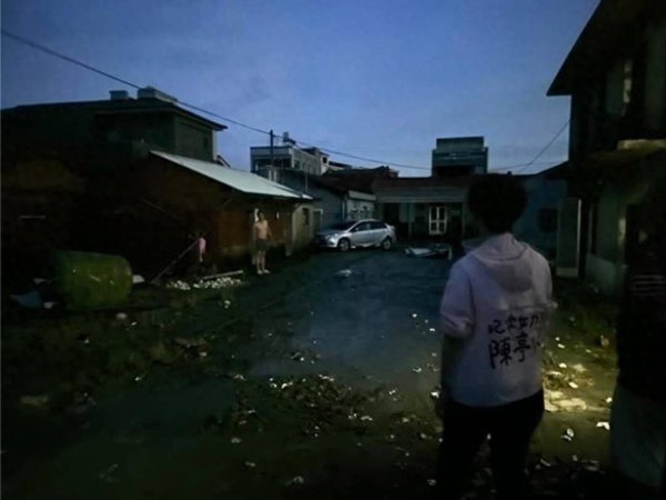 证券配资炒股开户网站 台南受风灾再提电缆、光缆地下化，陈亭妃、林俊宪隔空较劲